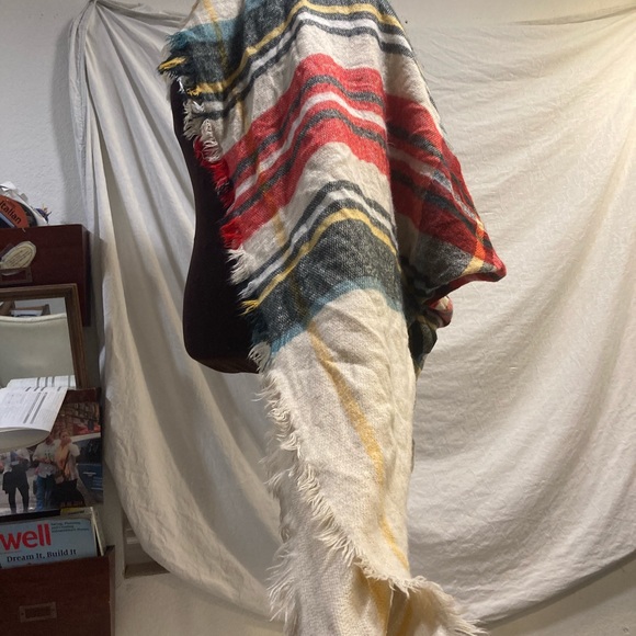 Plaid Tartan Shawl/Blanket 53X46 - Picture 7 of 9